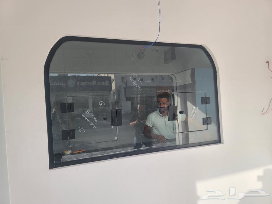 Glass and mirror technician, awnings, swimming pools, and shop facades64192127856130113