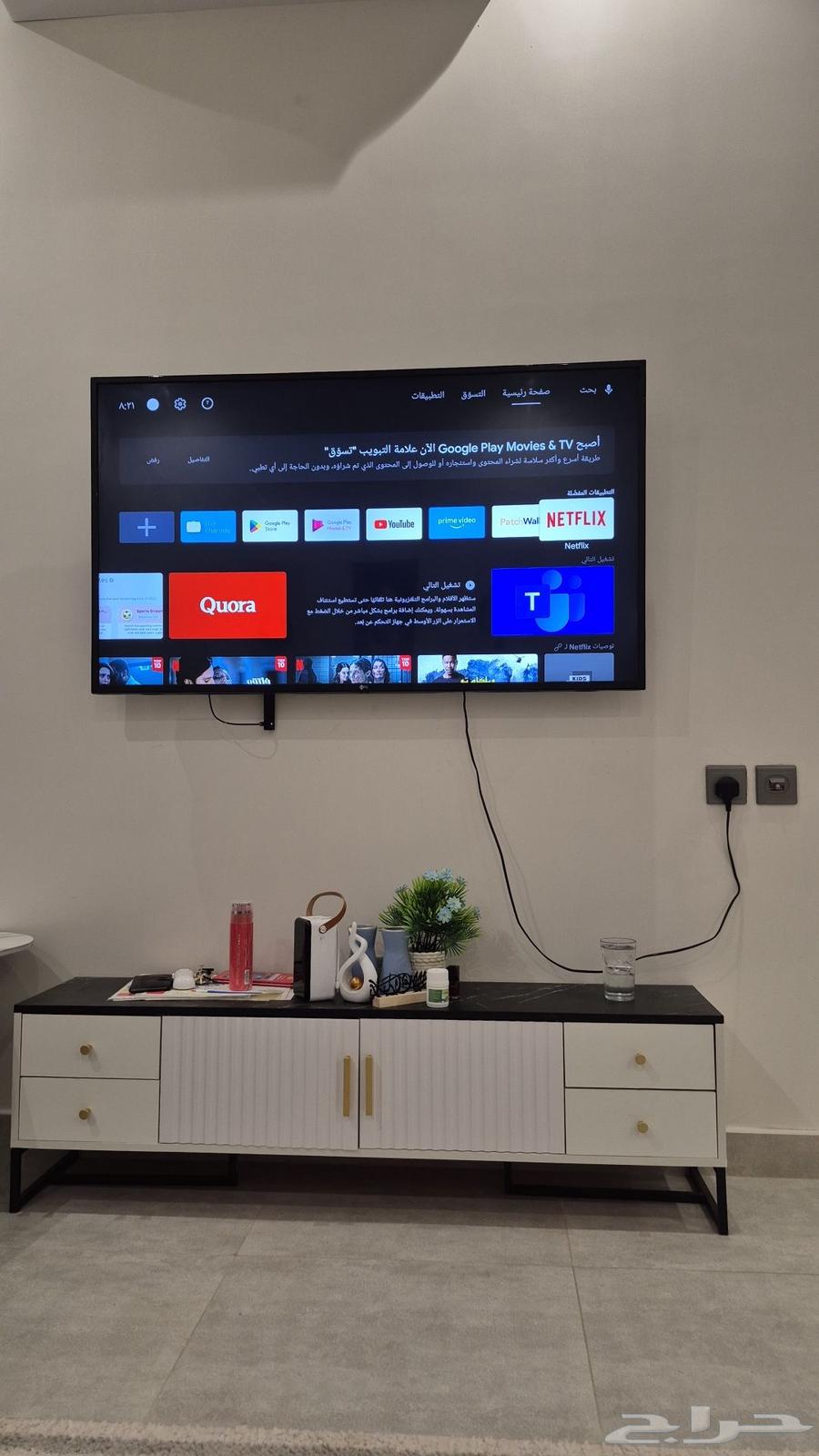 ارفف سوداء وشاشة عاديه64403134770050111