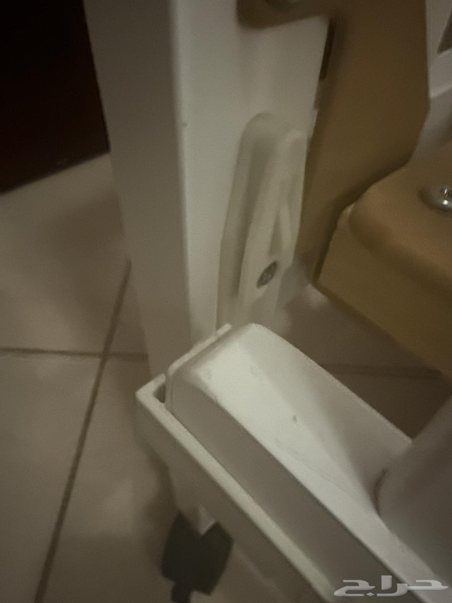 السرير استخدام نظيف وشبه جديد. لونه ابيض  وماركه جونيوز64612301495042112