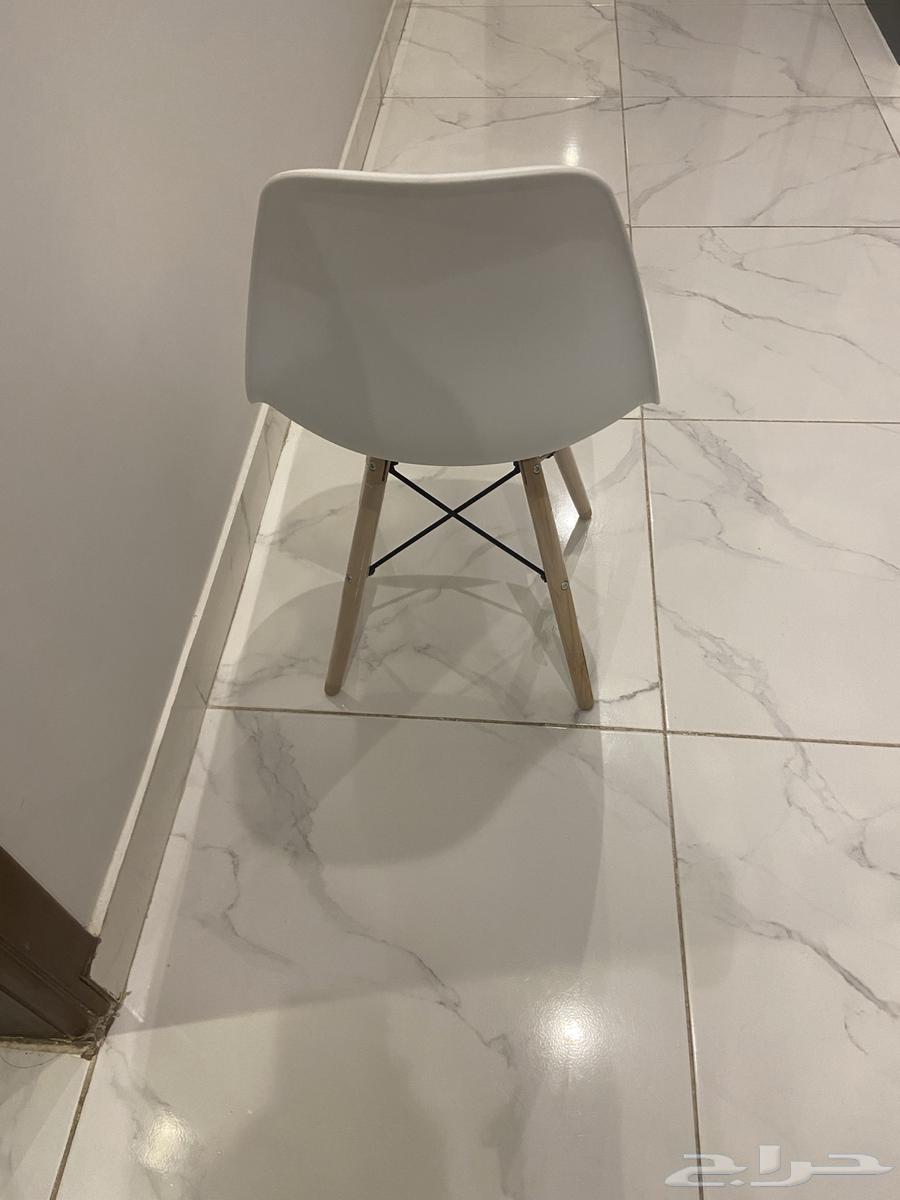 Chair. White color.64448780265346111