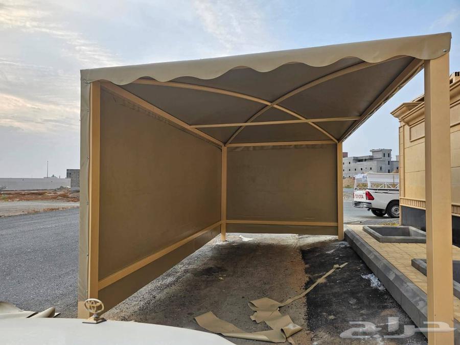 Covered passages and sitting here in hangars64193323204225114