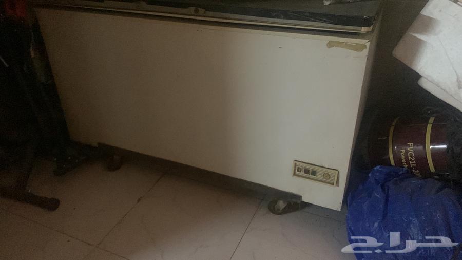 فريزر كبير ولها كفرات حقت مطاعم نظيفه وشرط ثلج64420202843522111