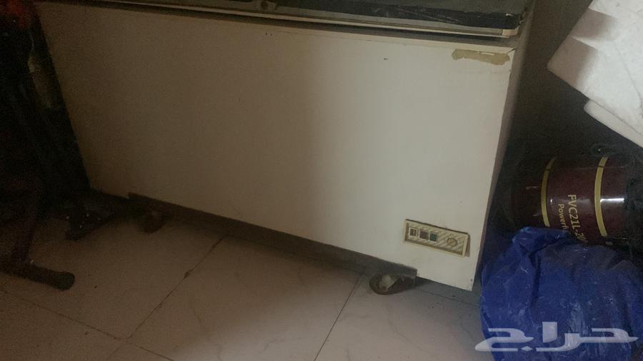 فريزر كبير ولها كفرات حقت مطاعم نظيفه وشرط ثلج64420202843522110