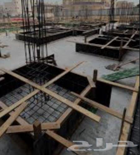 Yemeni carpentry technician implementing designs64193322907394111