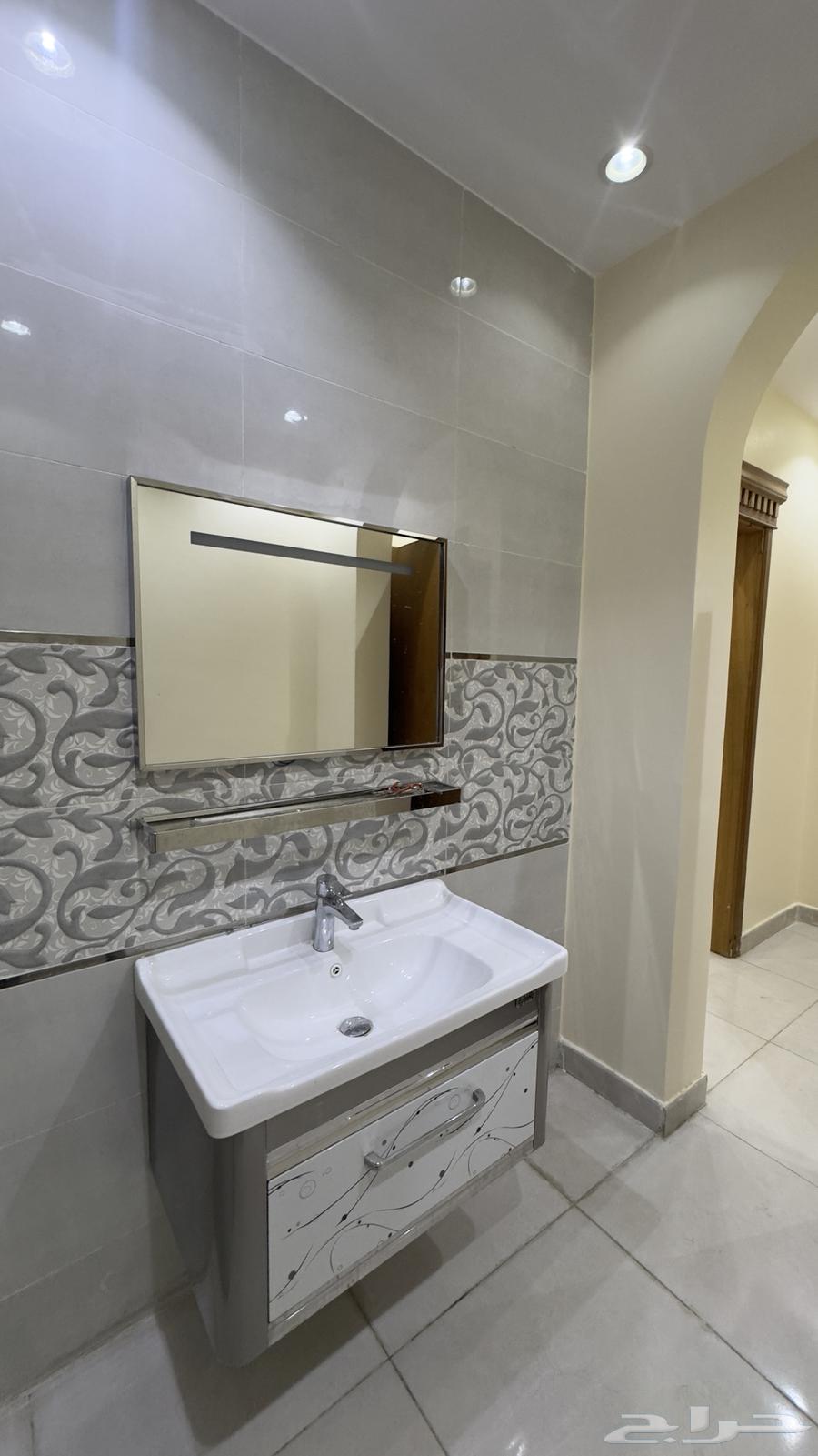 شقة للاجار حي الفضيلة(الخمره)64158364242818113