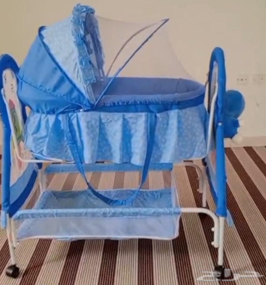 سرير اطفال شبه جديد استعمال شهر فقط64474917256449110