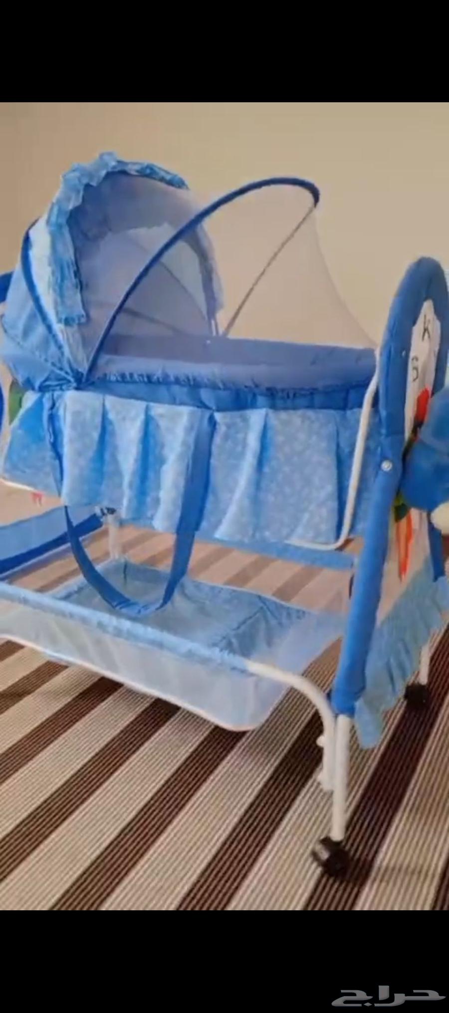 سرير اطفال شبه جديد استعمال شهر فقط64474917256449111