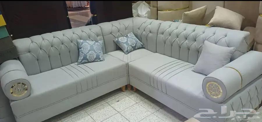Sofa tailoring and finishing.64483839986946114