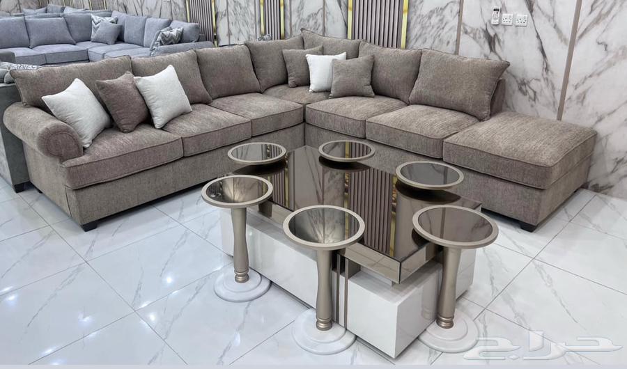 Sofa tailoring and finishing.64483839986946111