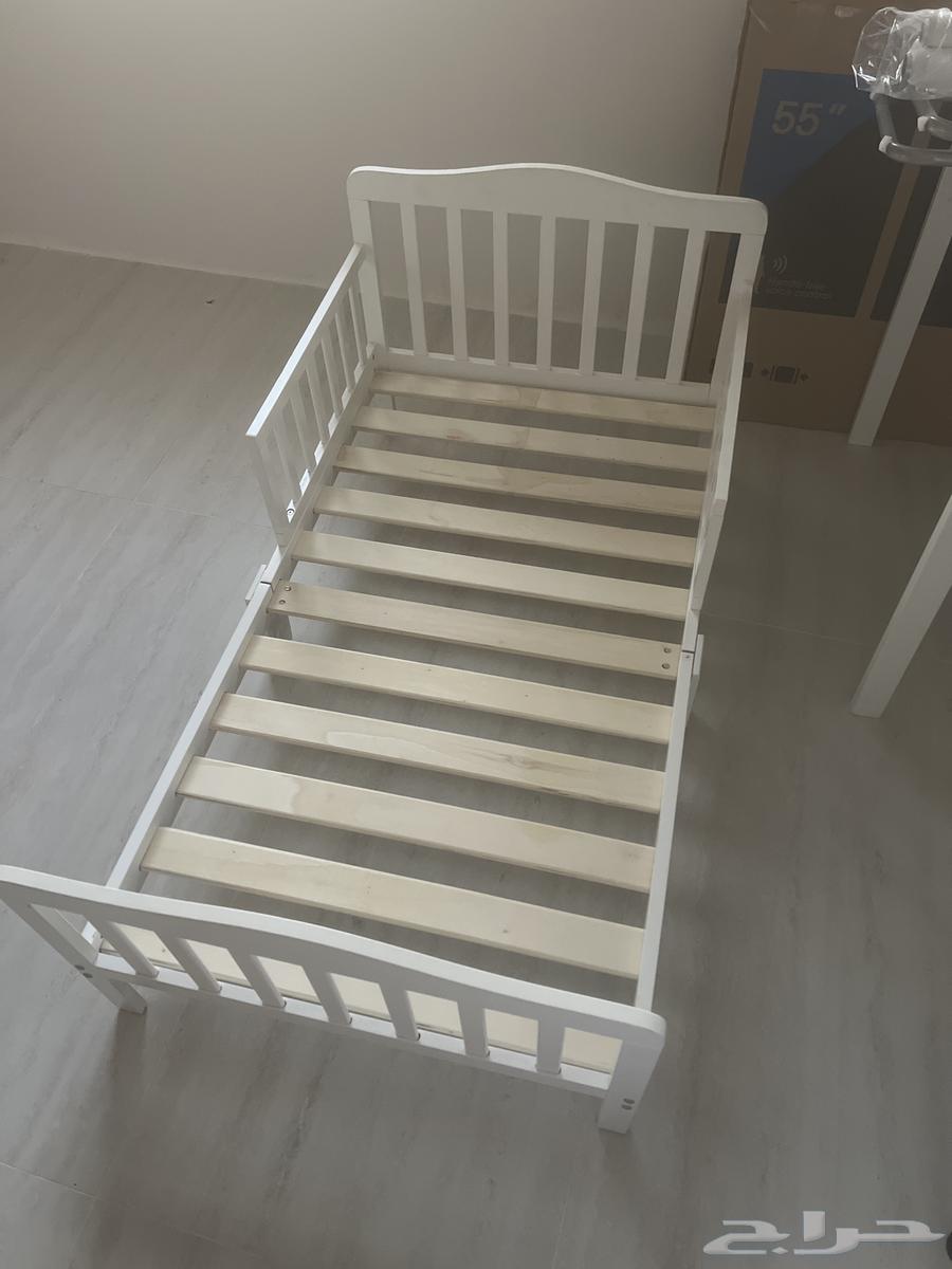 Baby bed used for only one month, very clean64577191832065111