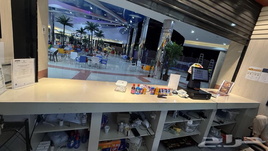 مطعم لتقبيل بجميع اغراضه الموضحه لكم في الصور64158364182657114