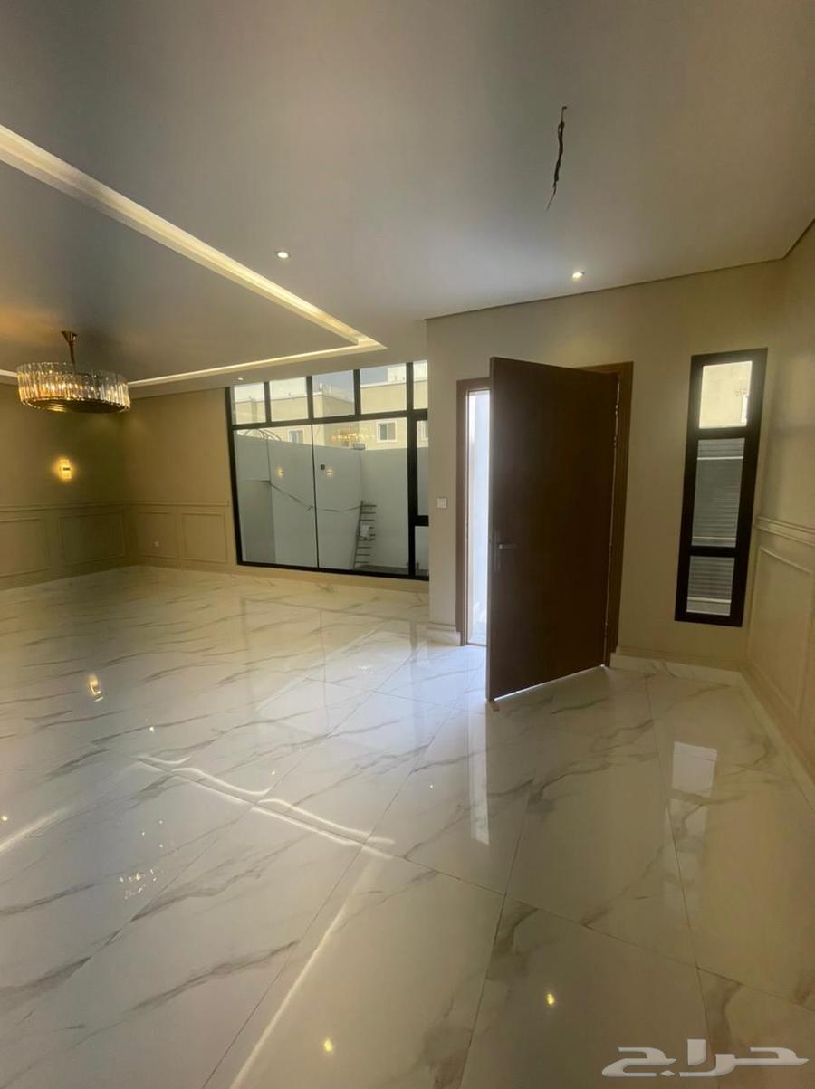 فيلا للايجار مطبخ و 4 مكيفات راكبة حي الزمرد ابحر الشماليه64158363721858113