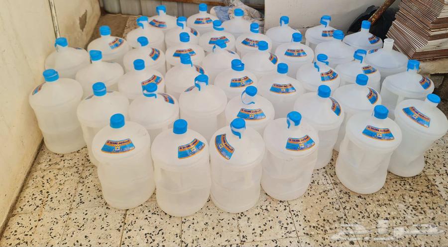 جوالين ماء فاضية نظيفة64523118924034110