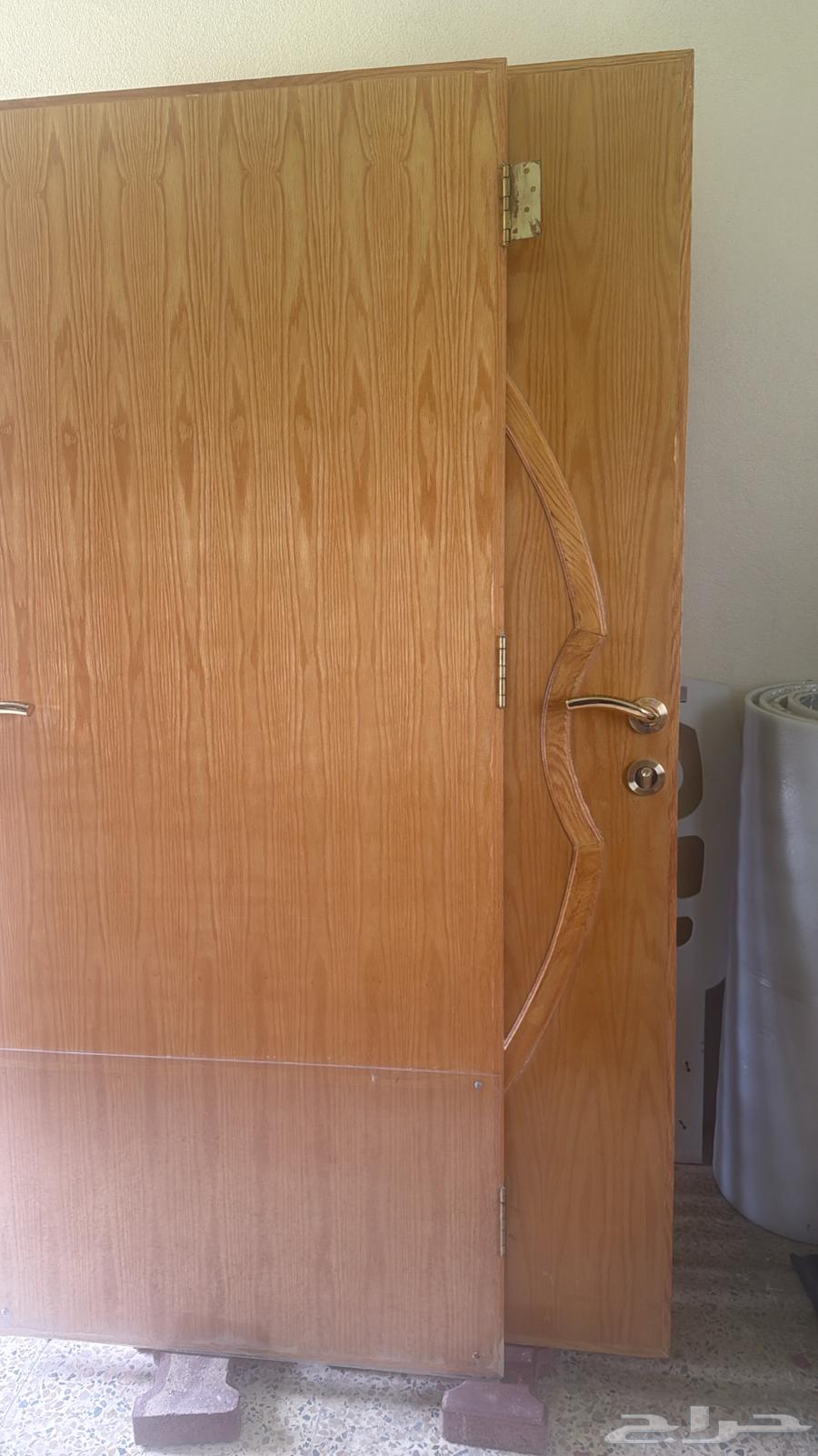Ten very, very clean oak wooden doors with their keys64836754697601112