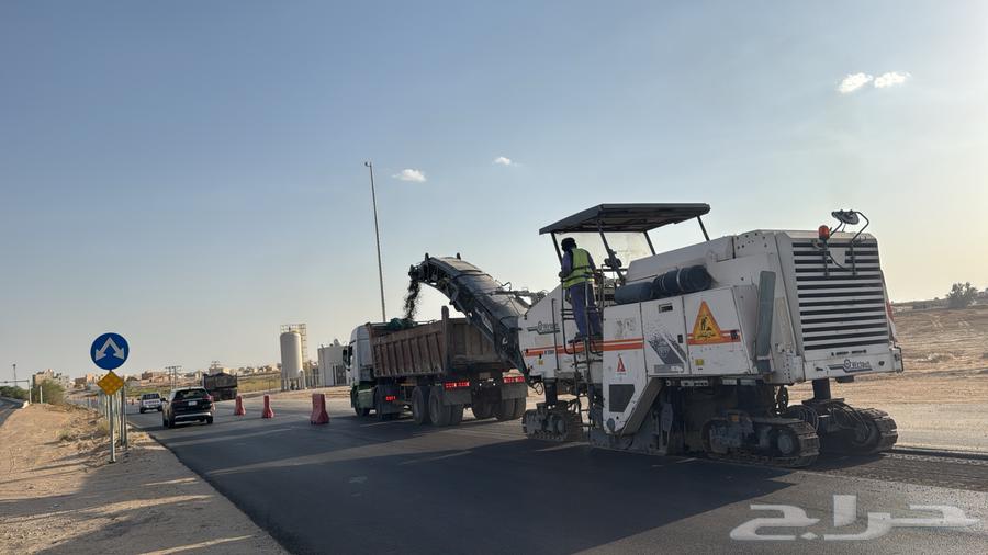 Large asphalt scraper ready for work in the Qassim areas64197805881986112
