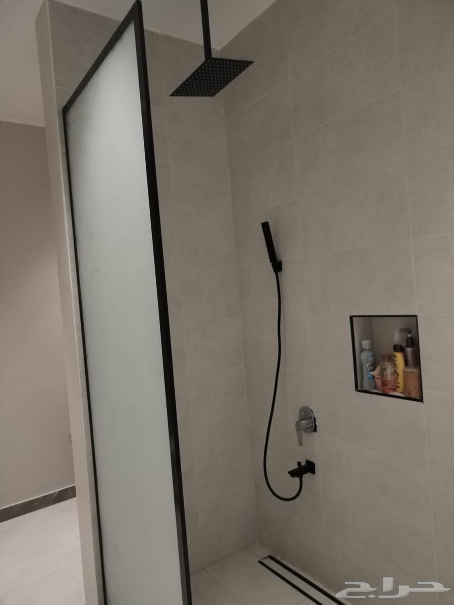 Glass technician in Mecca Al-Mukarramah, all types of toughened glass and showers64201078574850112