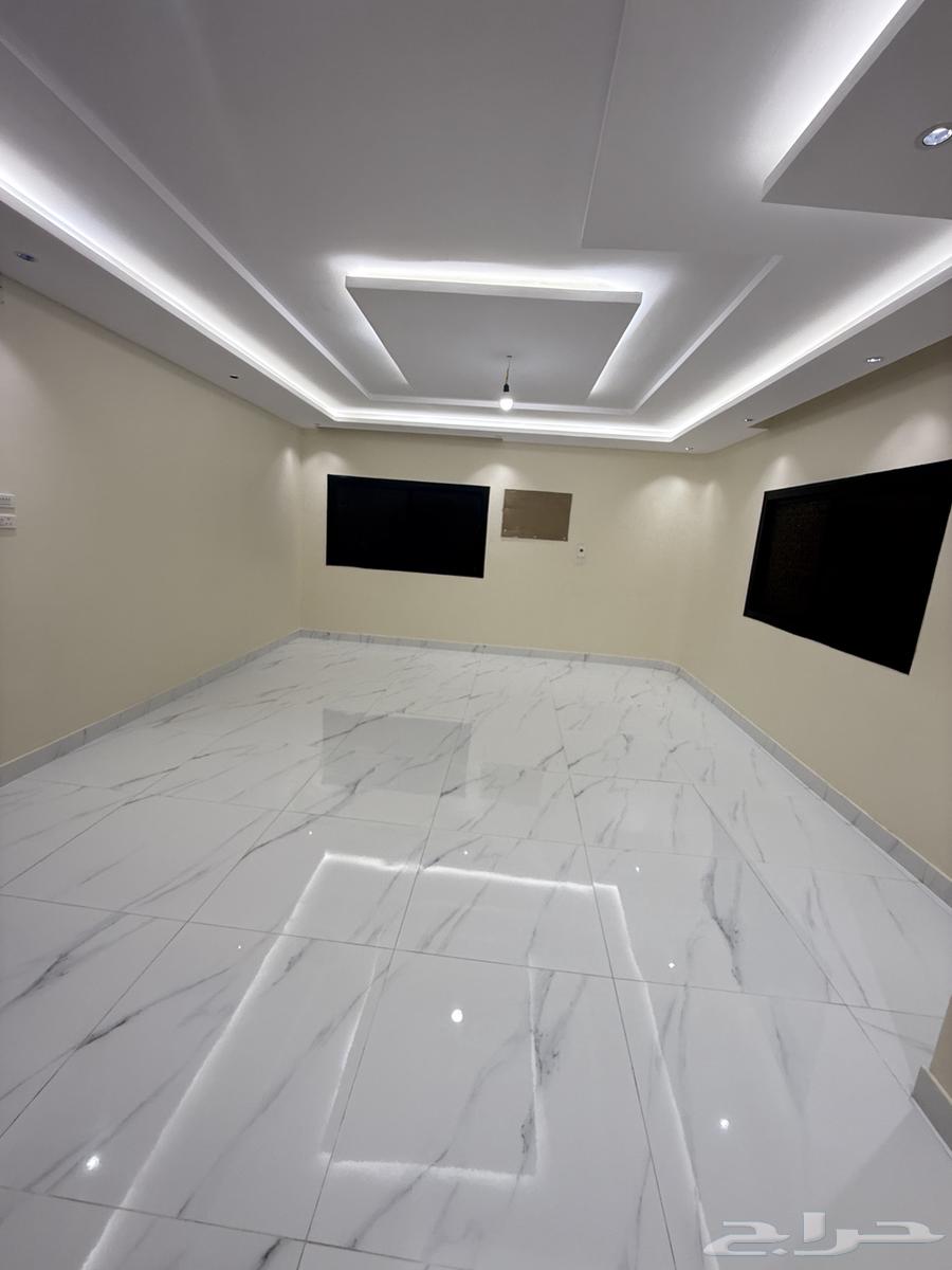 شقة عوائل 5 غرف في حي السلامة للإيجار السنوي64159484289667110