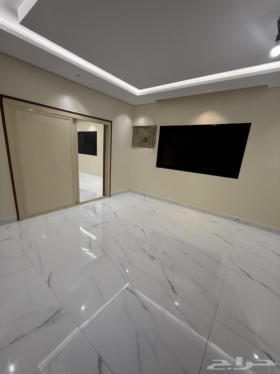 شقة عوائل 5 غرف في حي السلامة للإيجار السنوي64159484289667114