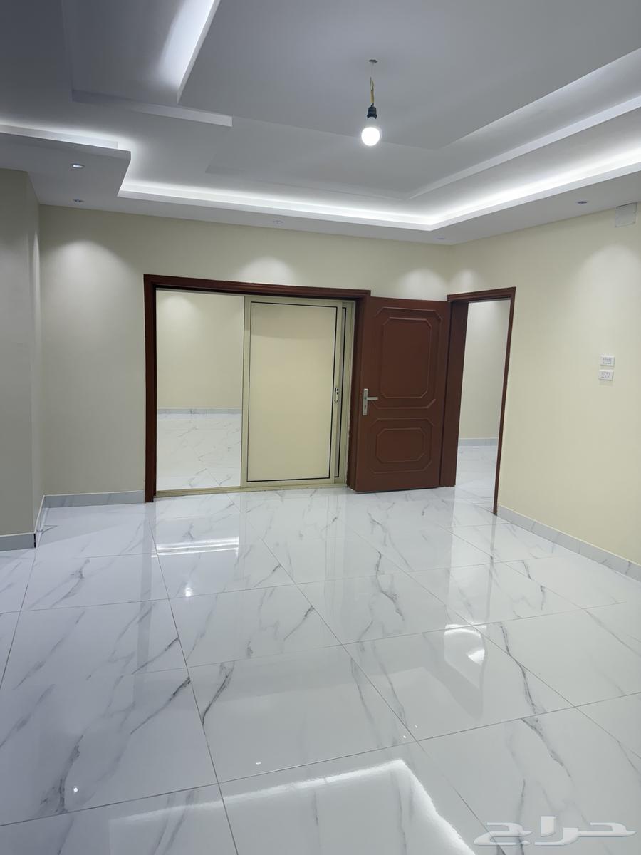 شقة عوائل 5 غرف في حي السلامة للإيجار السنوي64159484289667111