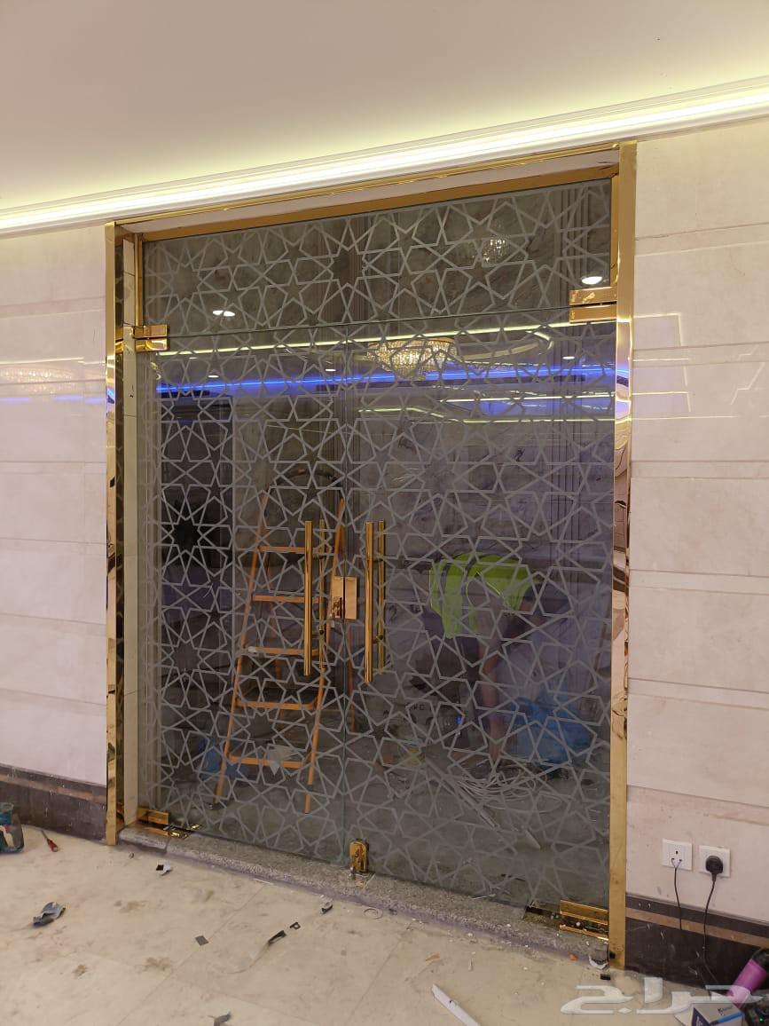 Glass technician in Mecca Al-Mukarramah, all types of toughened glass and showers64201078574850110