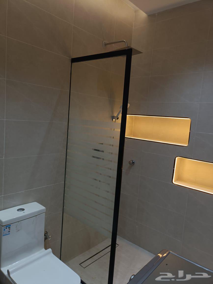 Glass technician in Mecca Al-Mukarramah, all types of toughened glass and showers64201078574850111