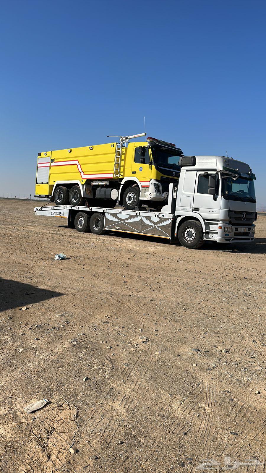 Loubd Maxx with a towing mechanism for transporting large vehicles and equipment64217408940545113