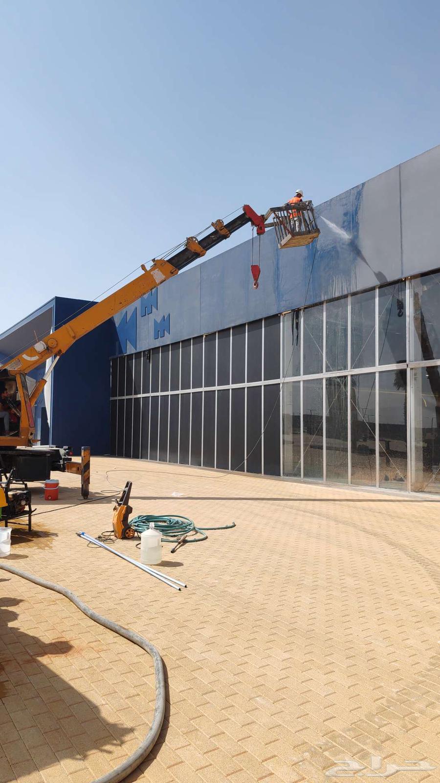 تنظيف واجهات زجاجيه64214575714179110