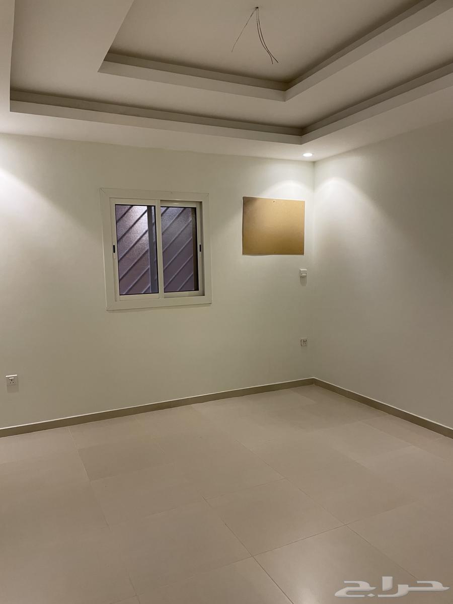شقة 3 غرف وصالة ومطبخ وحمامين في حي الريان64160690648834112