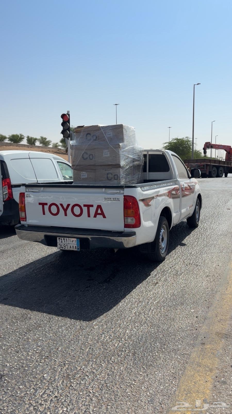 Hilux for transporting goods64203124441731113