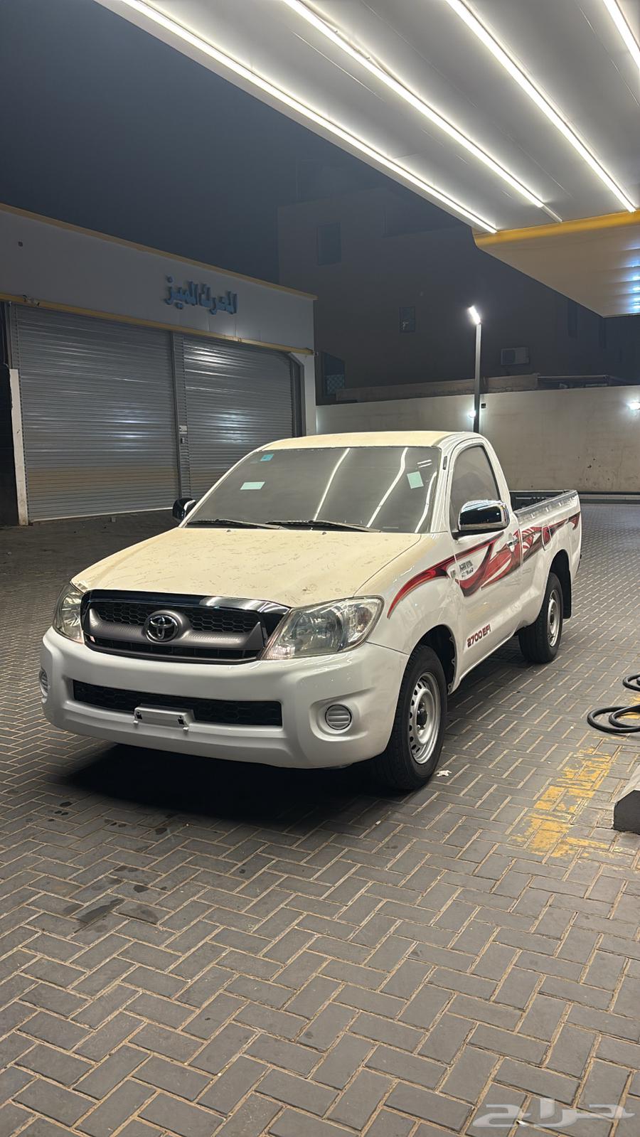 Hilux for transporting goods64203124441731112