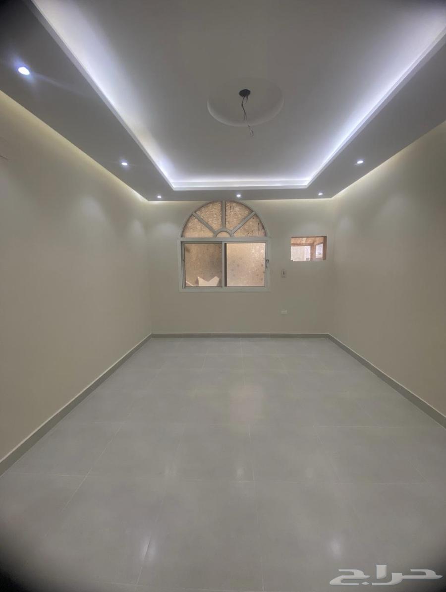 شقة نظيفه في المروه للايجار الشهري64161165499394111