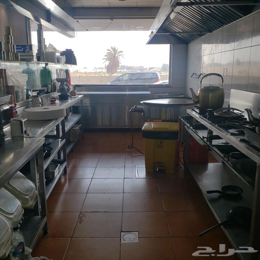 A ready-to-kiss restaurant, fully equipped, operational, and in a prime location64160909362051114