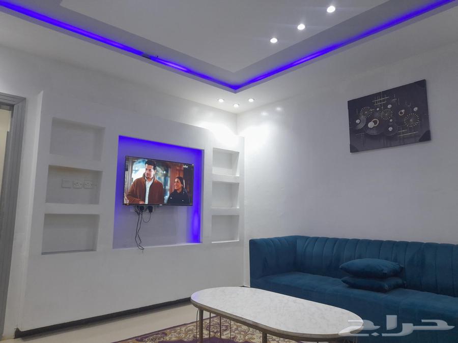 يوجد شقه عوائل مفروش للايجار الشهري64165194335107111