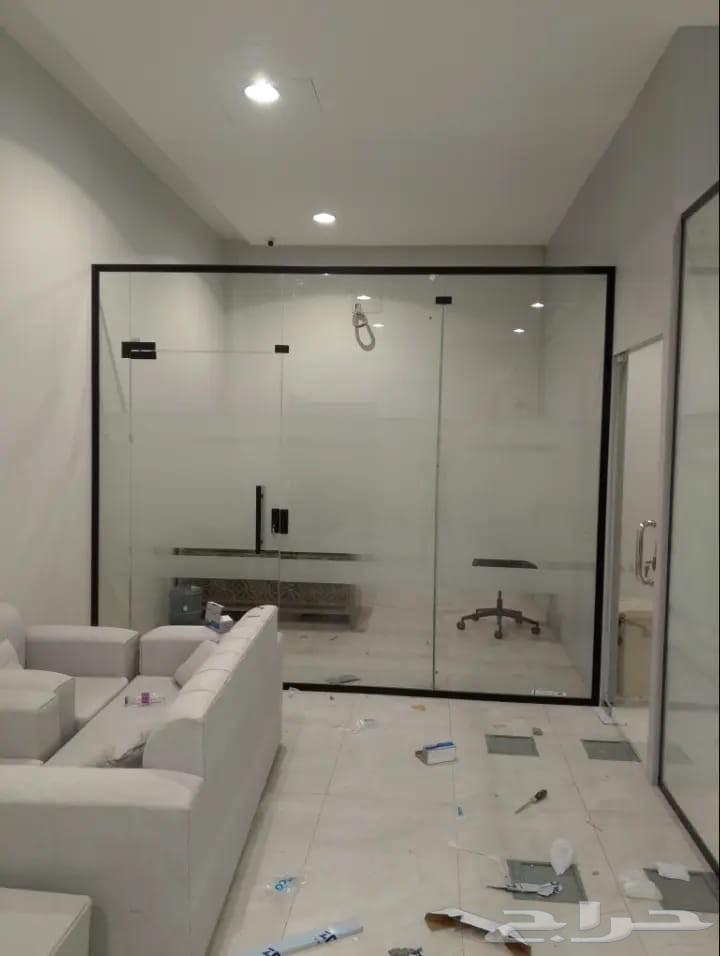 فني تركيب وصيانة زجاج سكريت في عسير64204092774657114