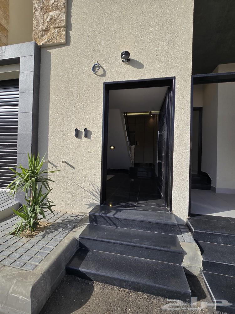 للبيع شقق علويه VIP سطح مستقل مصعدراكب 550 ألف أبها المحالة64161166986114114