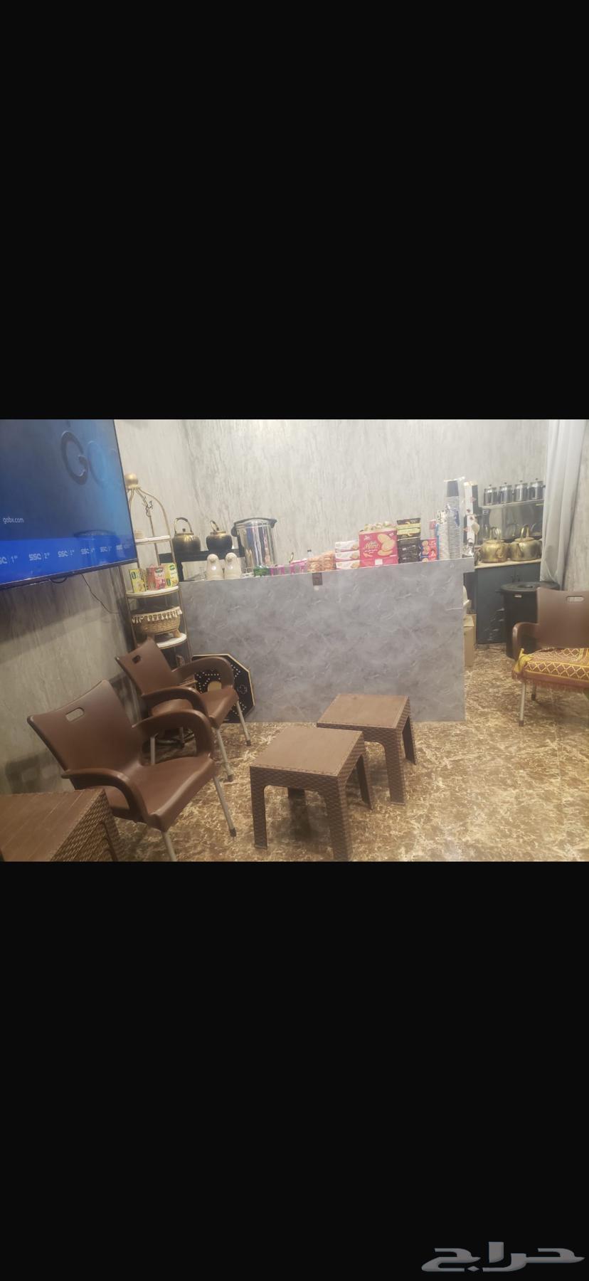 محل شاهي لتقبيل بجميع اغراضه64160910107907112