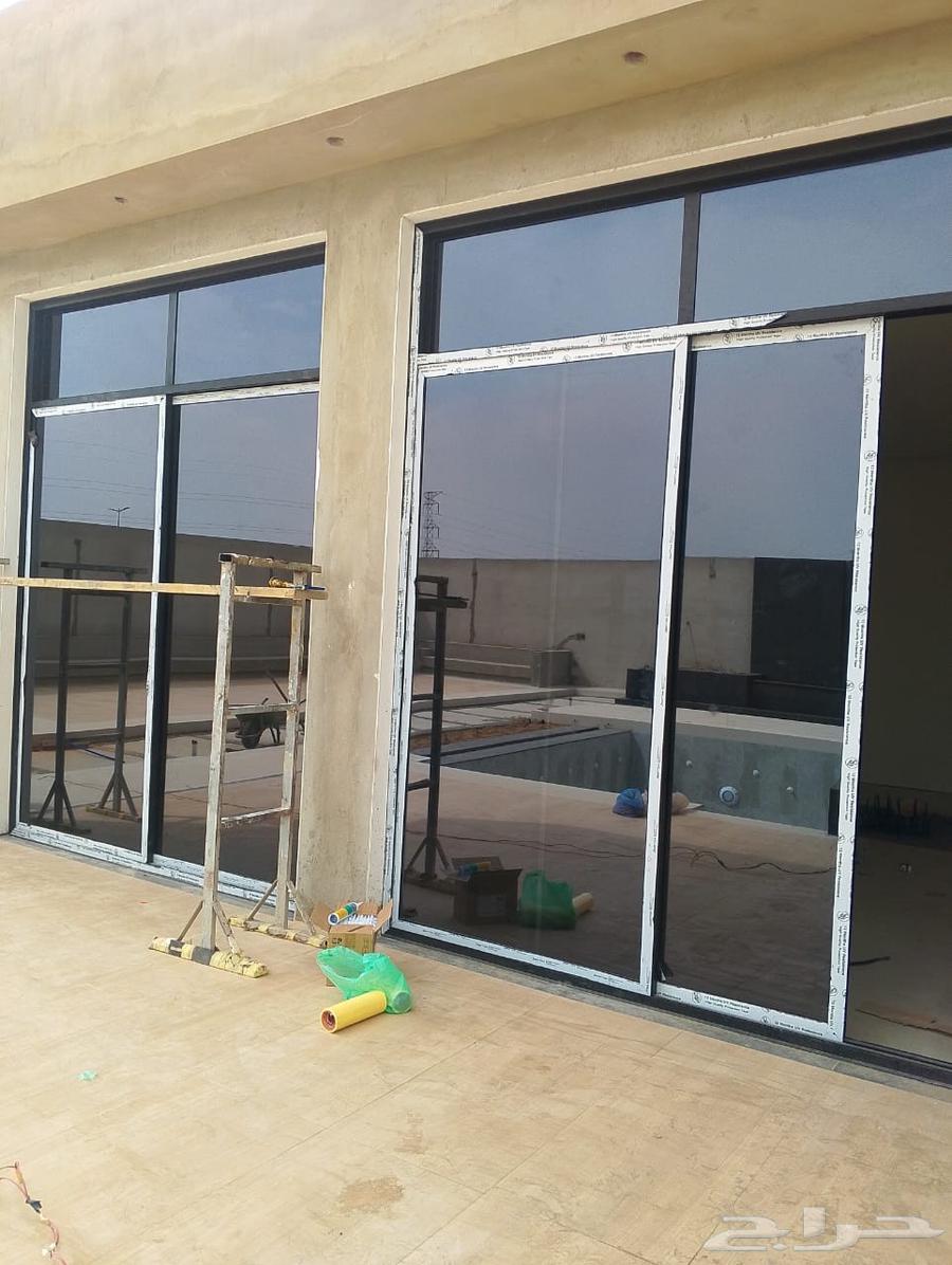 فني تركيب وصيانة زجاج سكريت في عسير64204092774657111