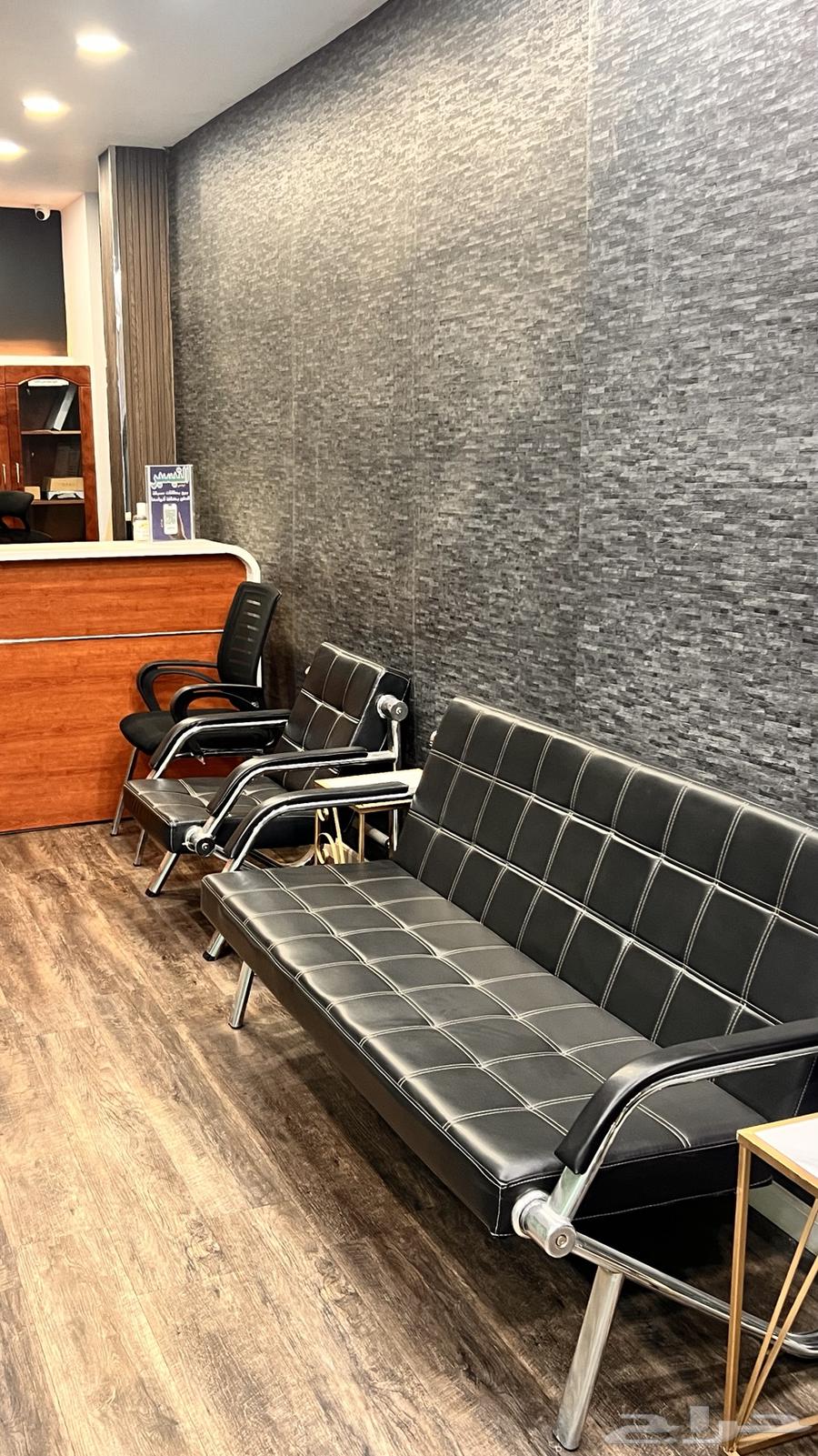 مكتب للاجار او التقبيل الحمراء64170428263555113