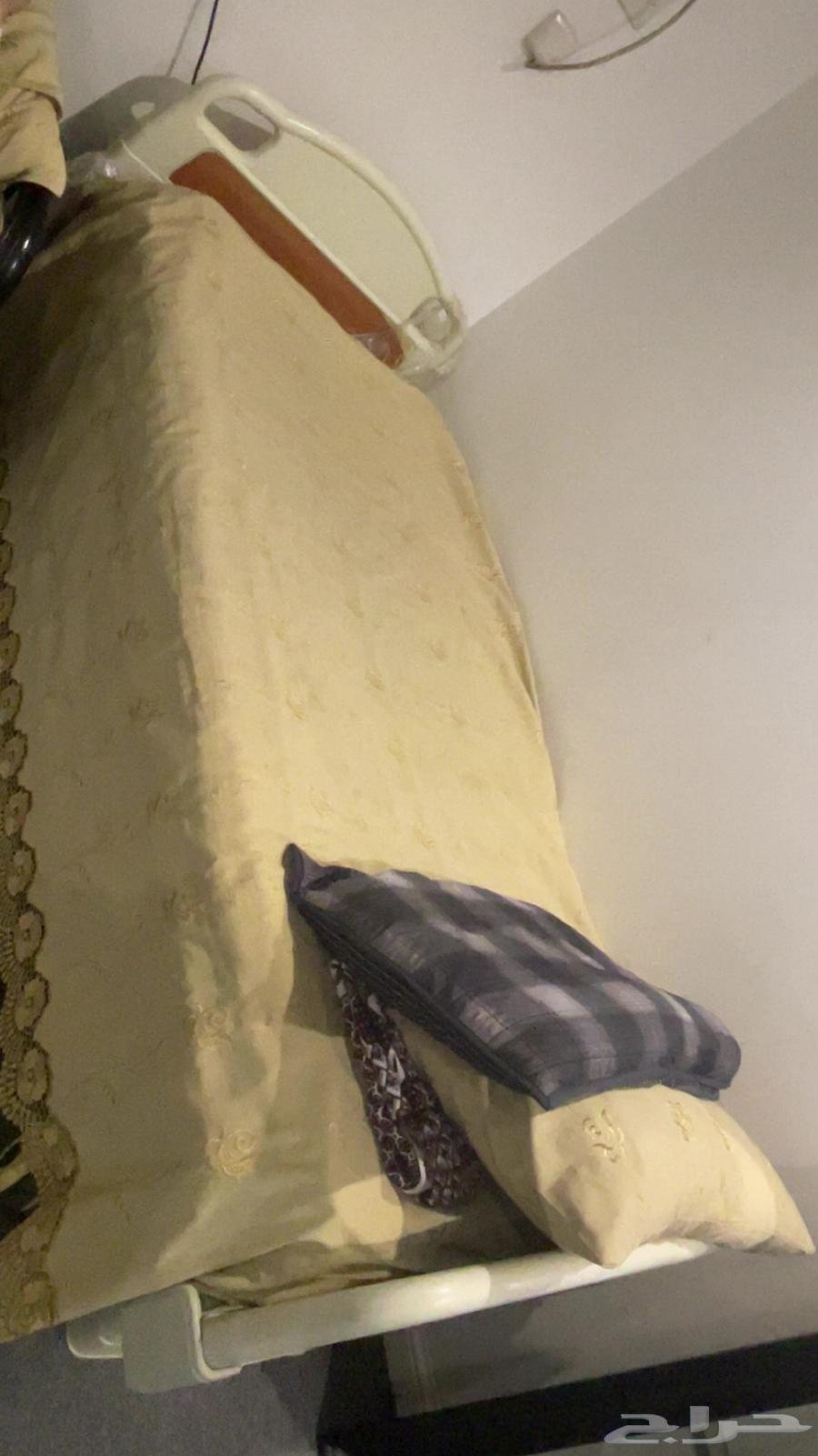 بيع سير من شركه الفالح مع طاوله طعام من ايكيا وسرير طبي64208802387843113