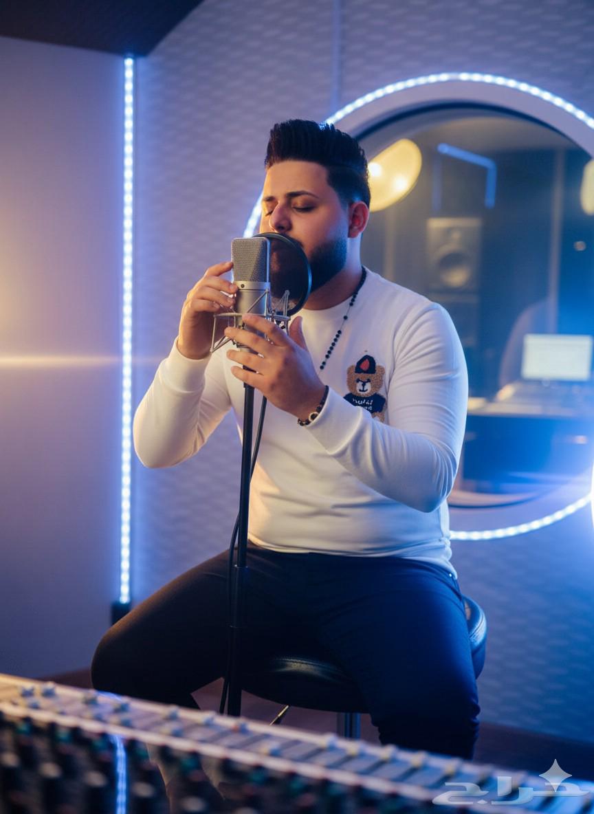 مطرب مع فرقة موسيقي64205594618241110