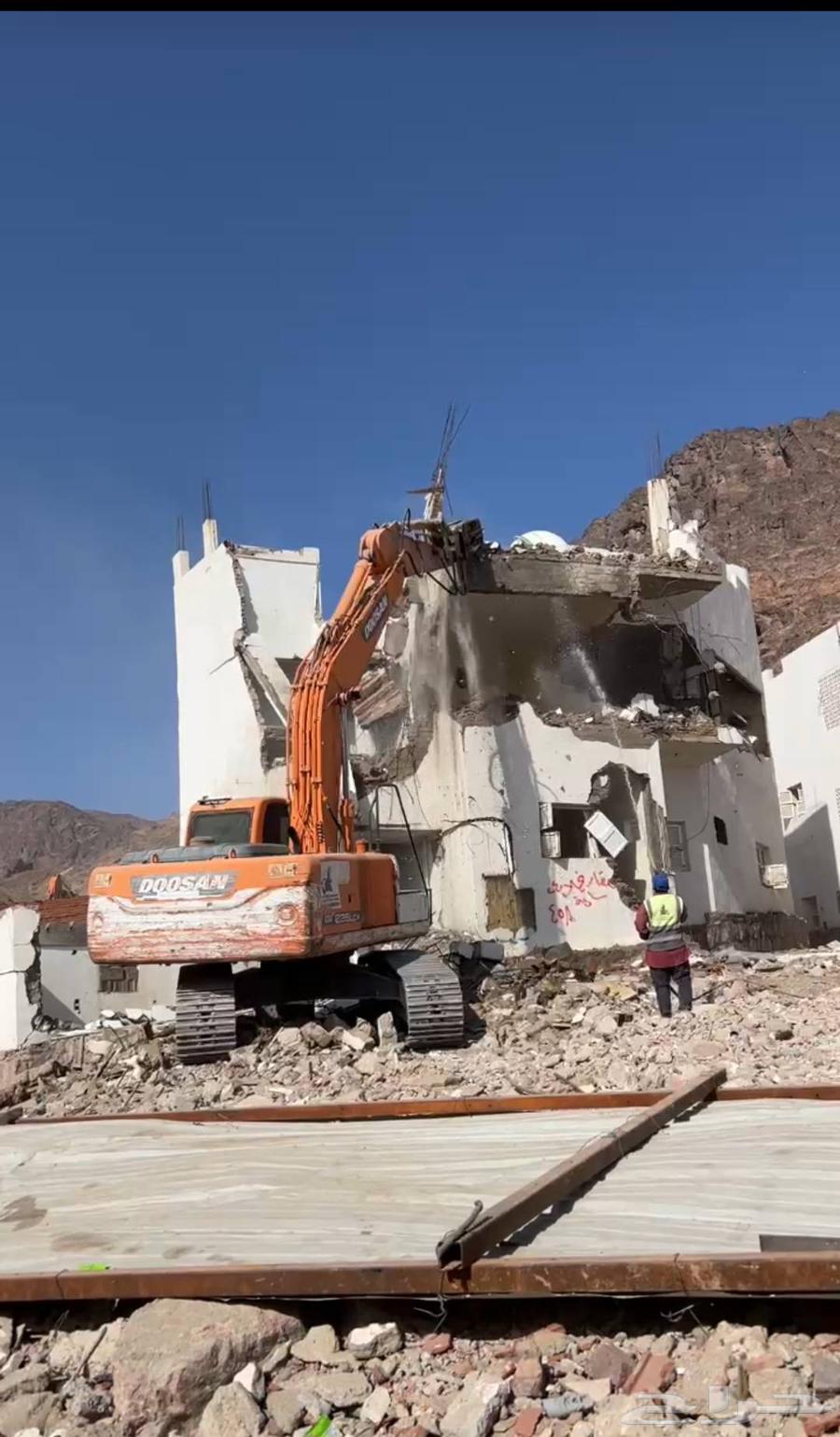 هدم وترحيل وحفر أراضي64438484935170110