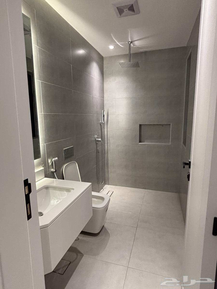 شقة فاخرة للايجار في كورنيش الخبر64326448152579114