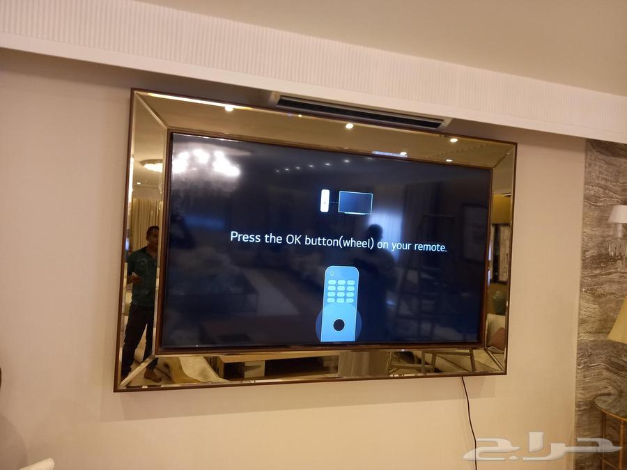 Technician for installing all screens on decorations and walls64211818581251112