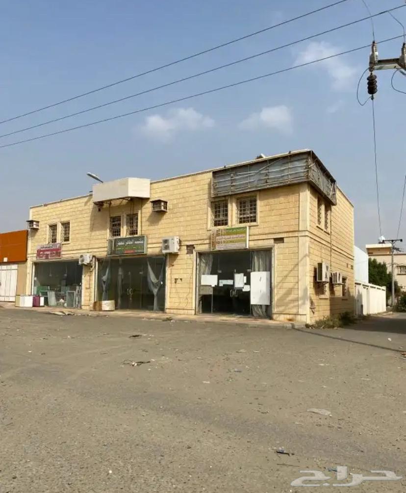 Building and shops on Al-Darb main street64437449764482112