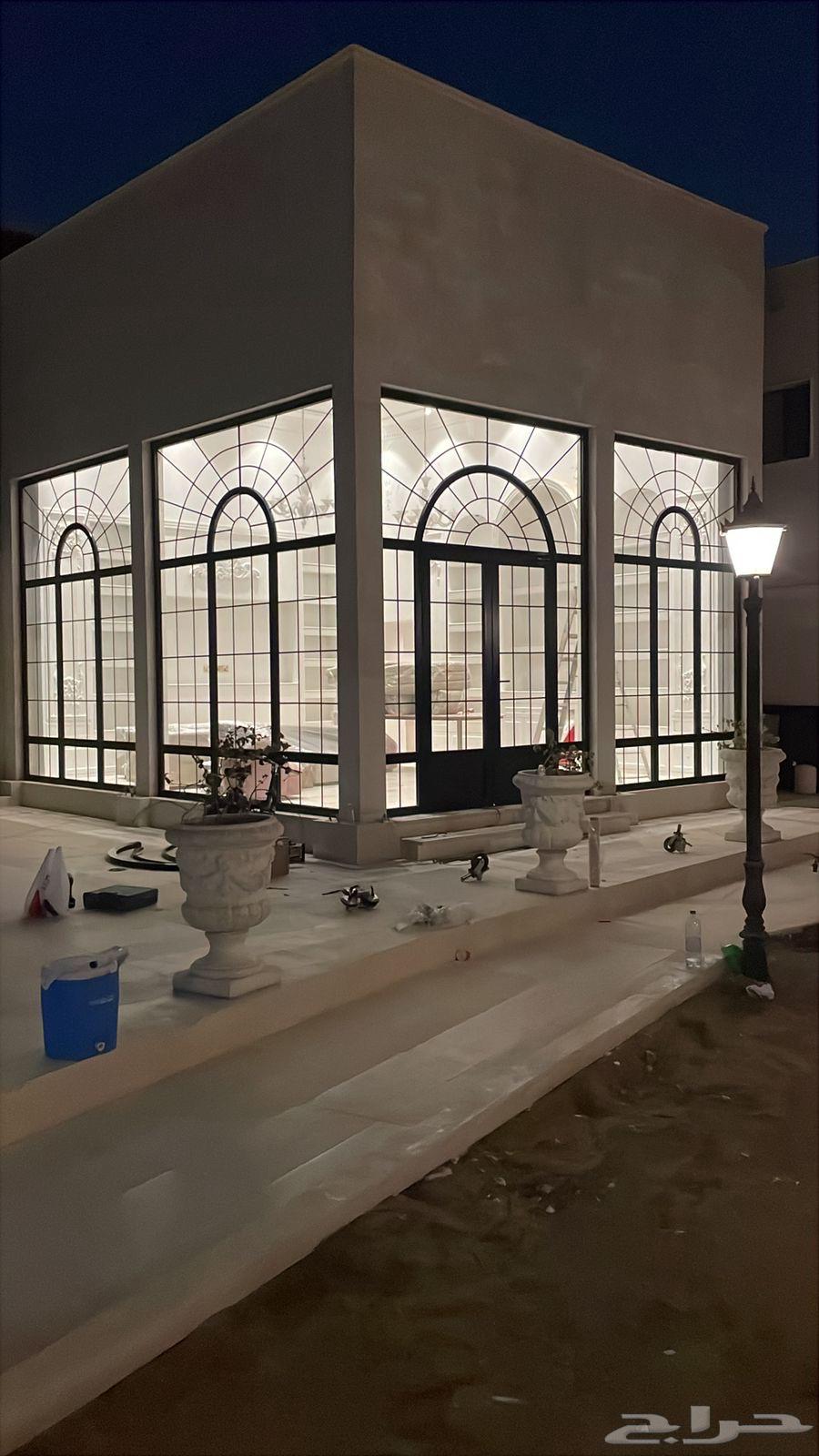 شبابيك والزجاج64210748632706114