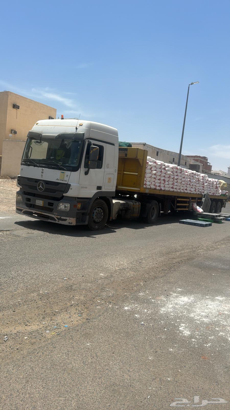 تريله سطحه للايجار الشهري و اليومي64212453076737110