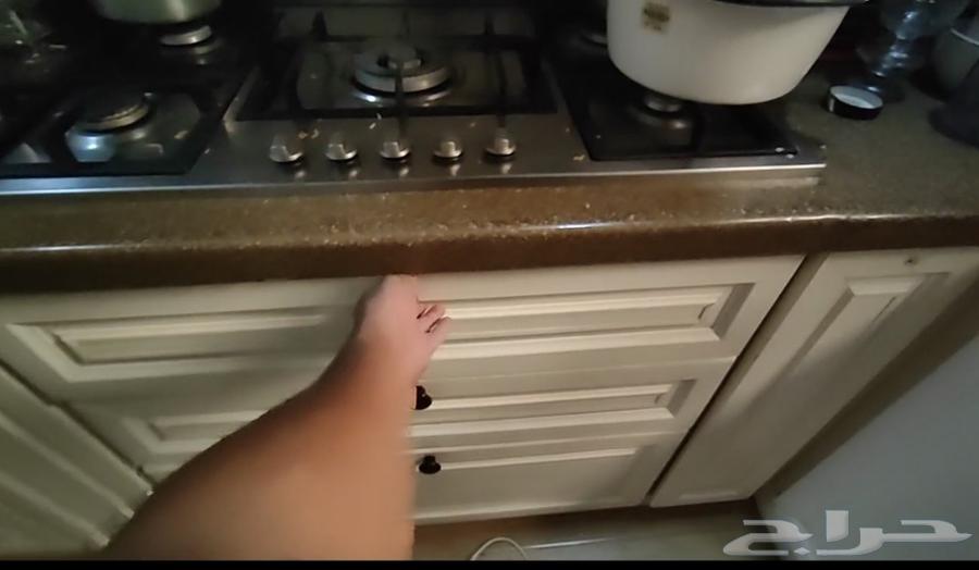 نجار متخصص في تفصيل وصيانة المطابخ بجميع أنواعها للتواصل معن64213059545473111