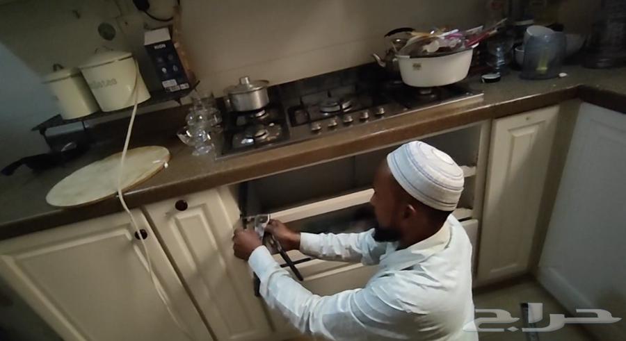 نجار متخصص في تفصيل وصيانة المطابخ بجميع أنواعها للتواصل معن64213059545473114