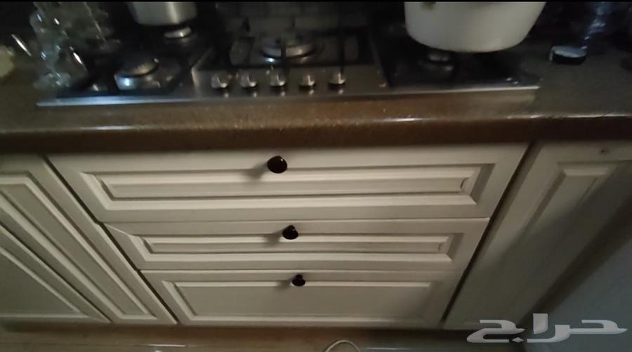 نجار متخصص في تفصيل وصيانة المطابخ بجميع أنواعها للتواصل معن64213059545473110