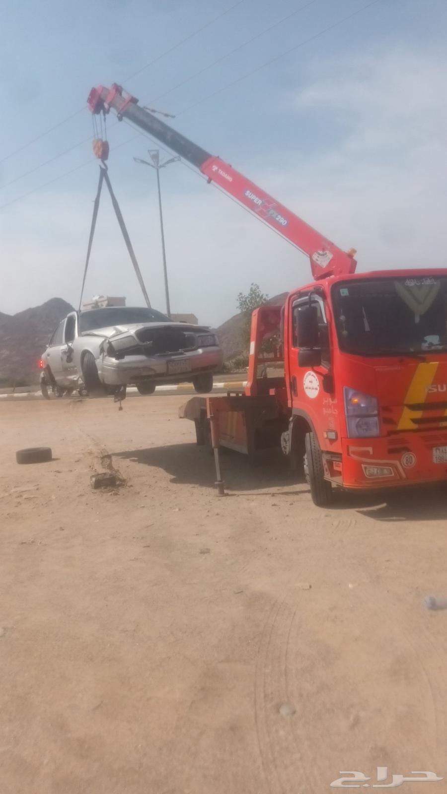 Flatbed with crane available in Habuna, Najran64213699613187112